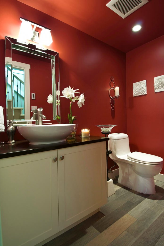 Red color in the interior of the bathroom