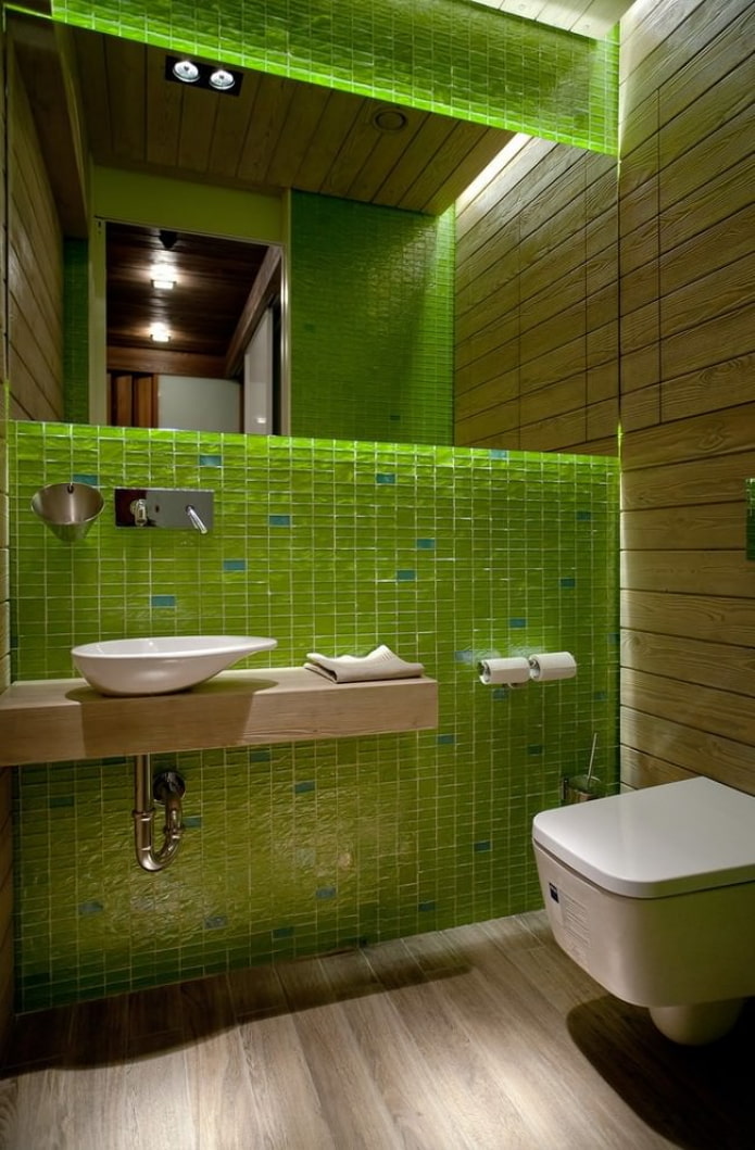 zöld mozaik a fürdőszobában