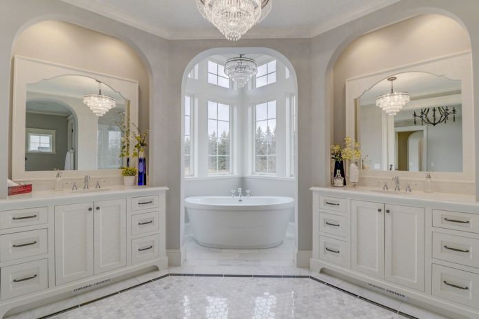 Amerikai stílusú fürdőszoba a házban