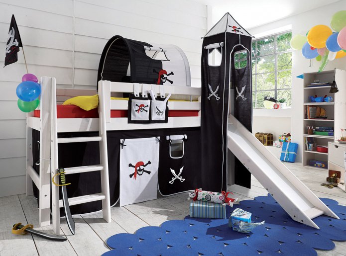 interior ng pirata na may loft bed