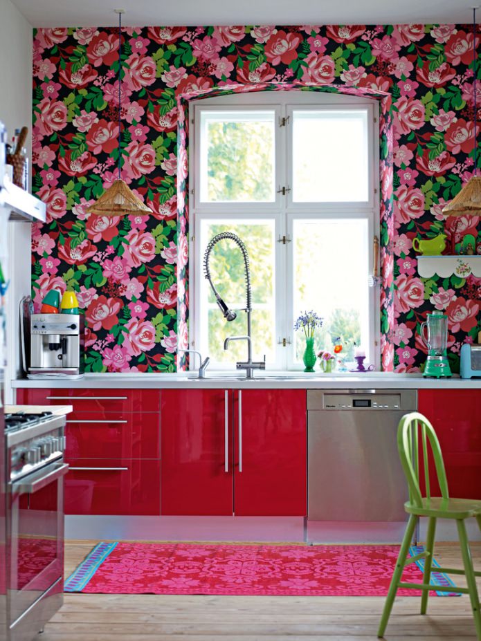floral wallpaper in the kitchen
