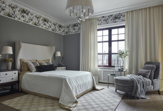 ентеријер спаваће собе са обичним зидовима и цветним обрубима од тапета