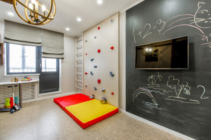 maliwanag na interior ng nursery na may play area at isang chalk board