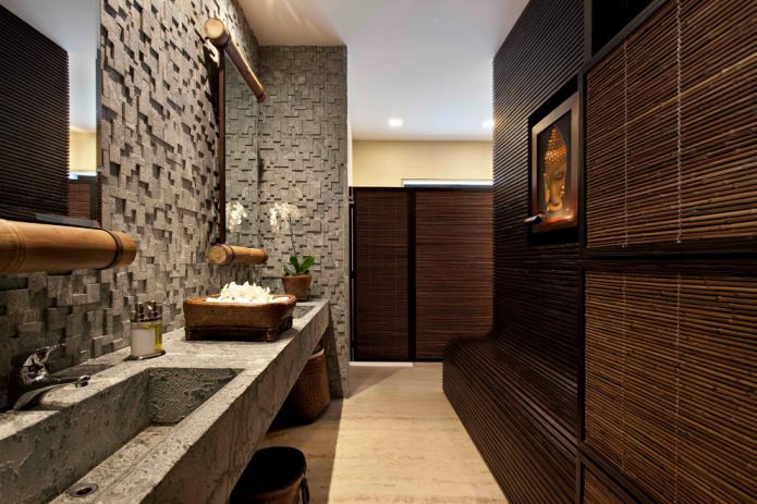 Bamboo panels in the bathroom