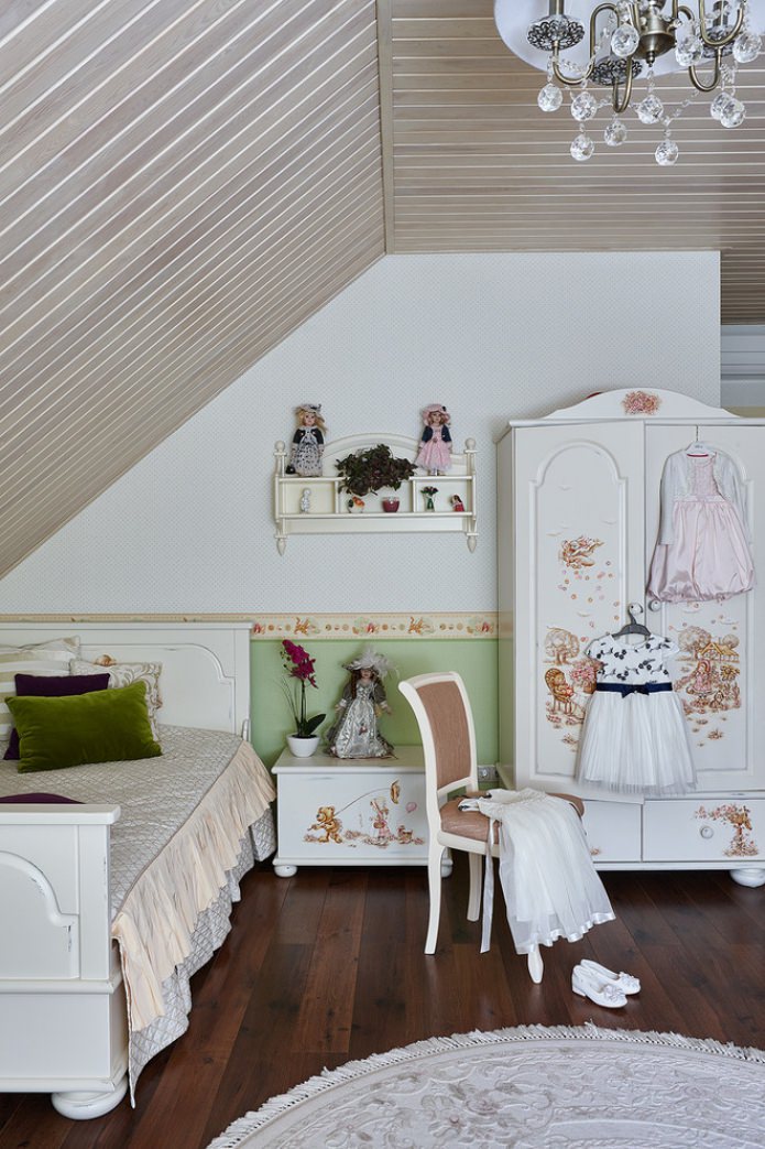 Dachboden Kinderzimmer im klassischen Stil