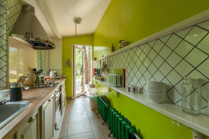 светлозелени зид у кухињи