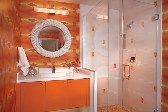 Badezimmer in Orangetönen
