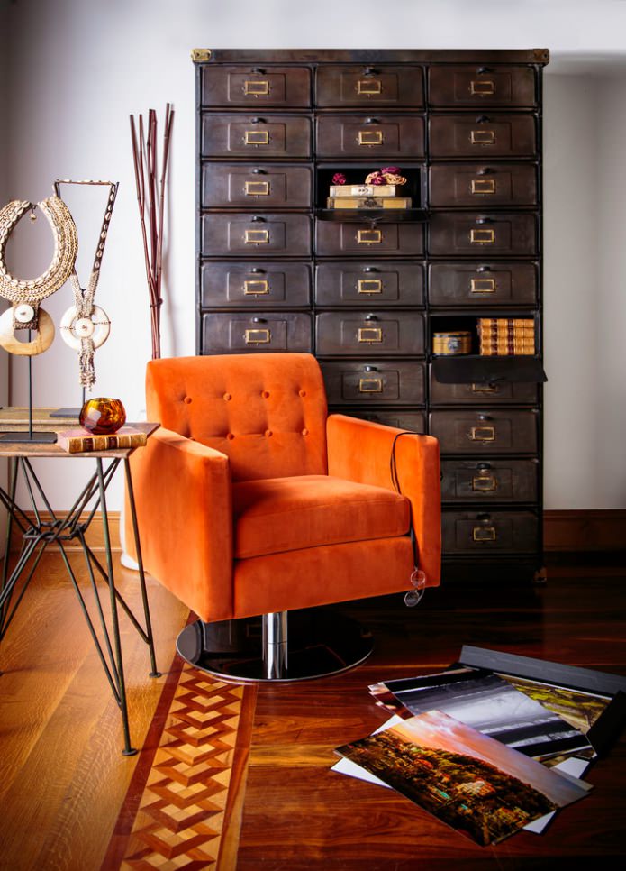 oranger weicher Stuhl