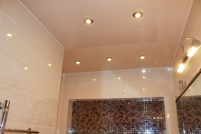 beige ceiling sa banyo