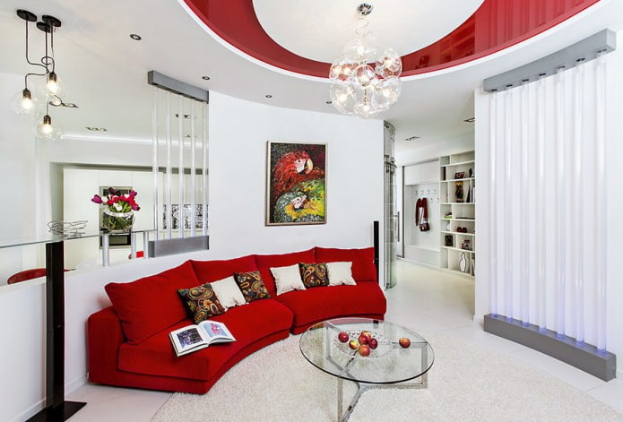 minimalistisches Wohnzimmer mit rotem modularem Sofa