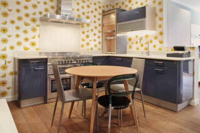wallpaper with yellow pattern in the kitchen