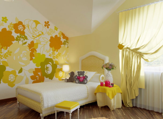 Yellow-orange wallpaper in the nursery