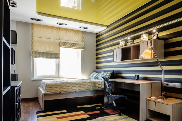 Sárga és fekete háttérkép egy tinédzser szobában