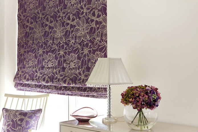 roman blind with flowers