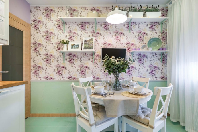 combining wallpaper in the kitchen