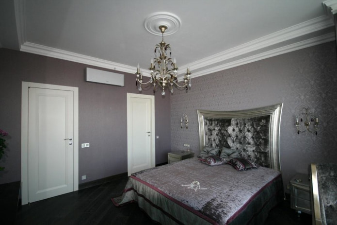 wall decoration in the bedroom is made in one color scheme