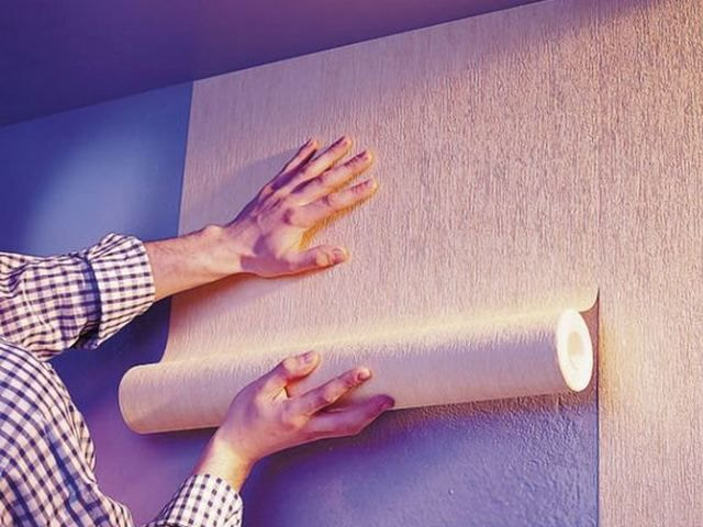 how to glue the wallpaper