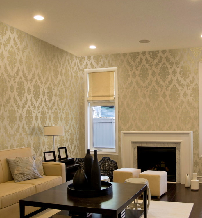 silk wallpaper in the living room