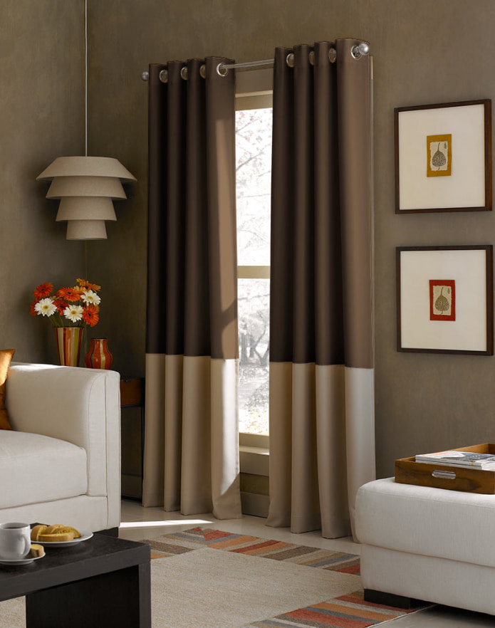 combination of brown wallpaper with curtains