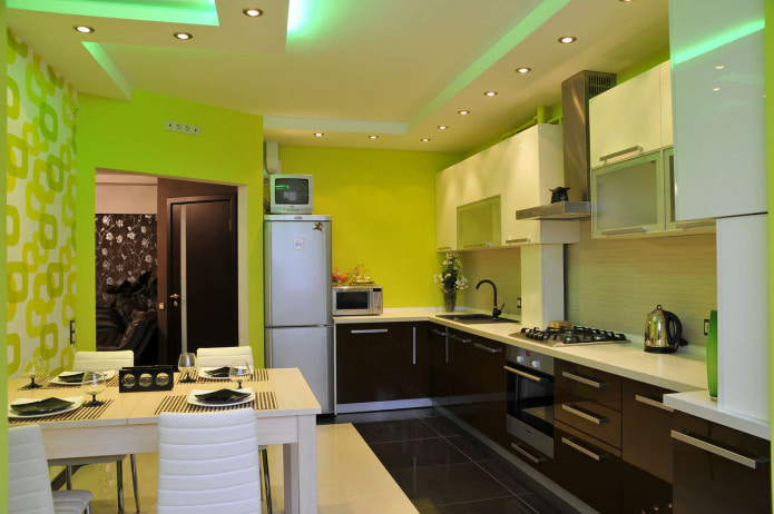világos zöld színű tapéta a konyha belsejében