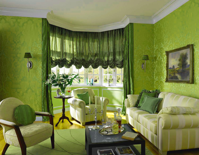 light green na wallpaper sa isang klasikong interior