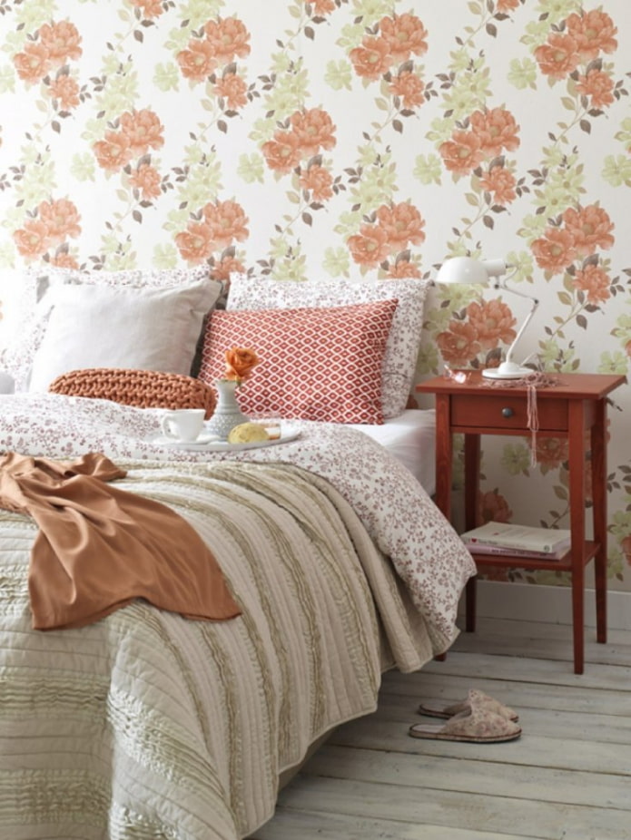 wallpaper with floral print in the bedroom