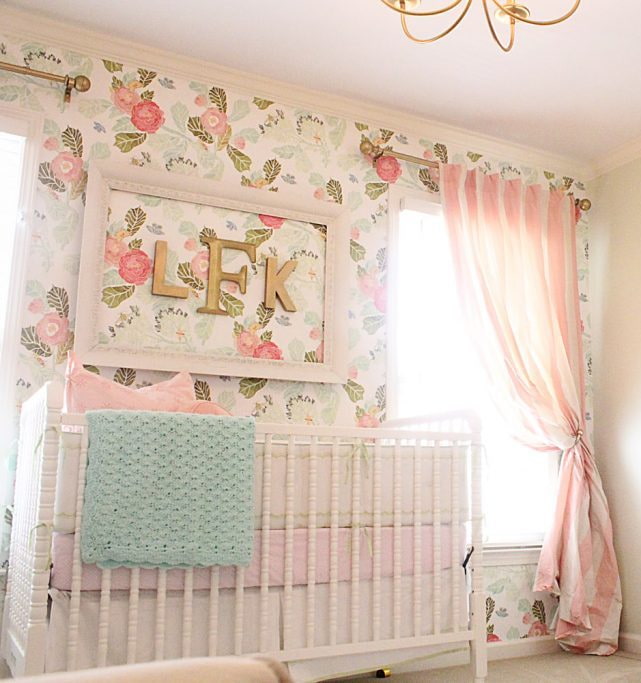 wallpaper with a floral pattern in the bedroom for a girl