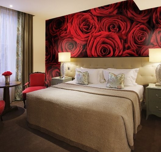 photo wallpaper with roses in the interior