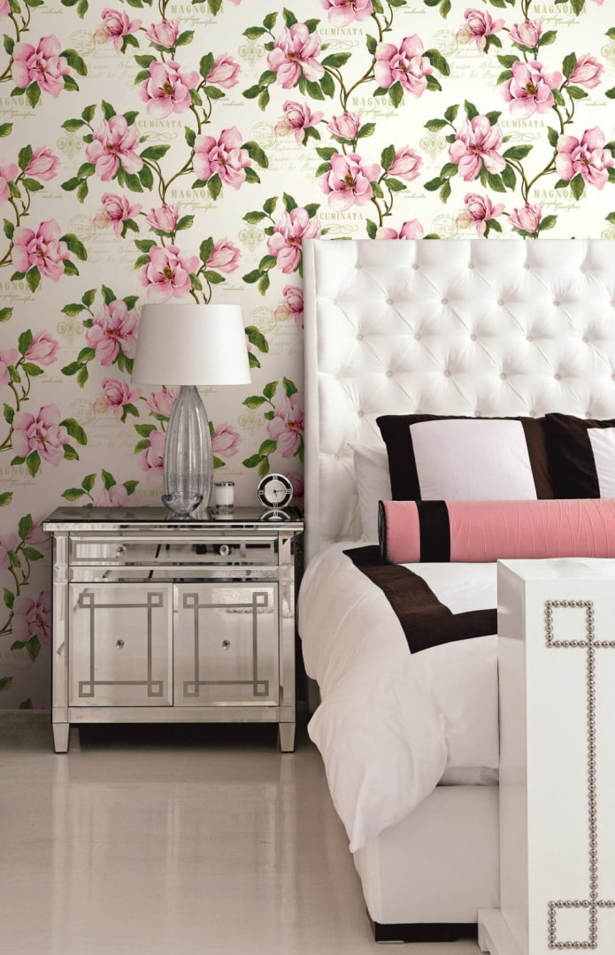 wallpaper na may magnolia sa interior