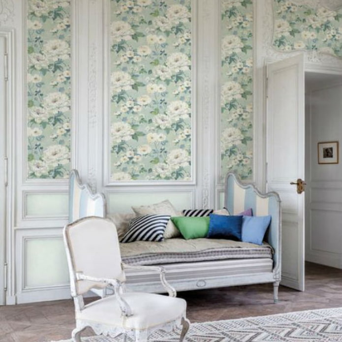 floral wallpaper sa isang klasikong interior