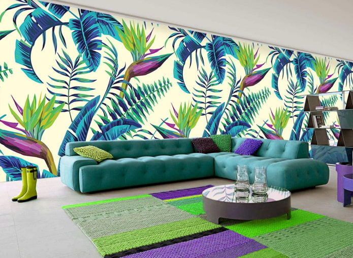 wallpaper na may mga tropikal na bulaklak sa sala
