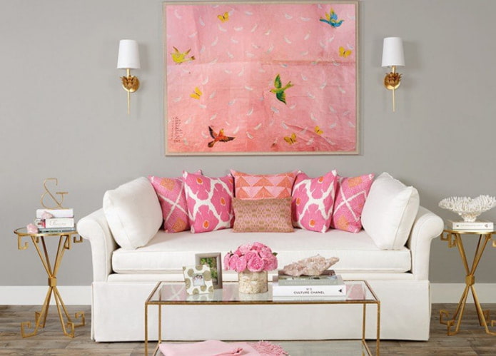 Fehér és rózsaszín kis kanapé