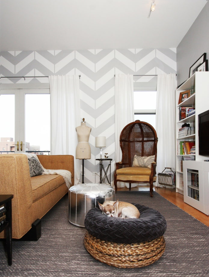 wallpaper with zigzag print in the interior