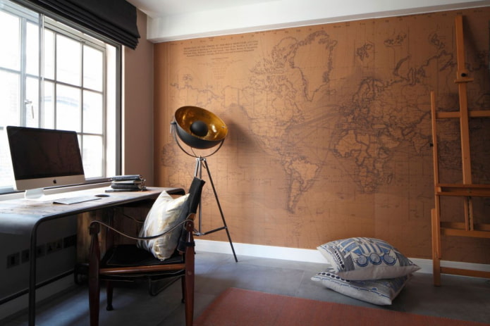 wallpaper sa anyo ng isang mapa sa interior