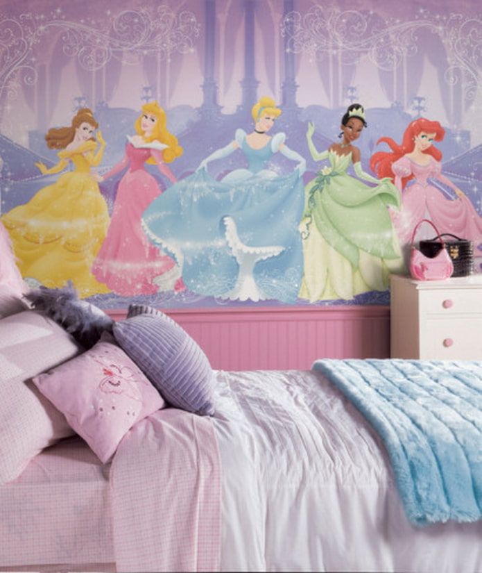 wallpaper with princesses in the interior