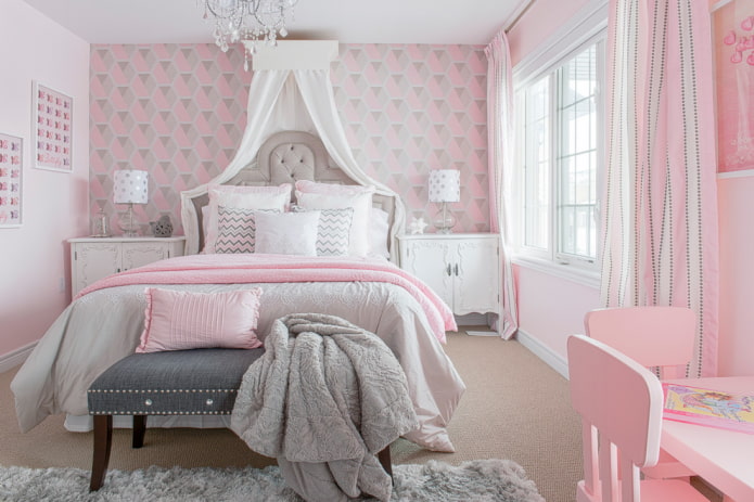 сиво-ружичасте тапете у спаваћој соби