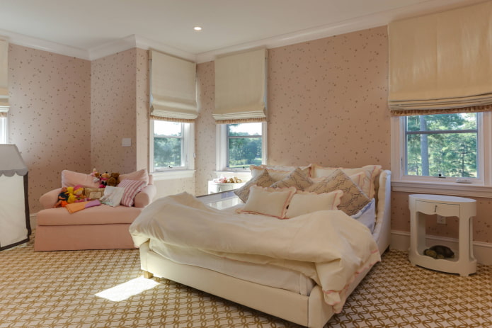 pink wallpaper and beige curtains