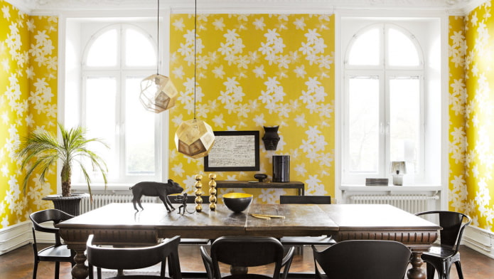 yellow wallpaper from paper in the interior