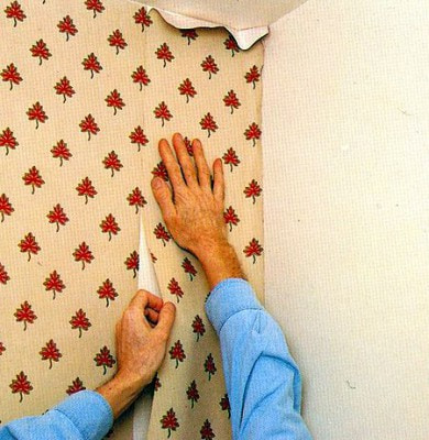 gluing wallpaper in the corners