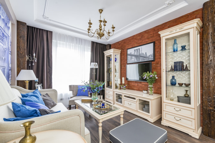 ein Zimmer mit einer Zwischendecke im Etagenbett im klassischen Stil