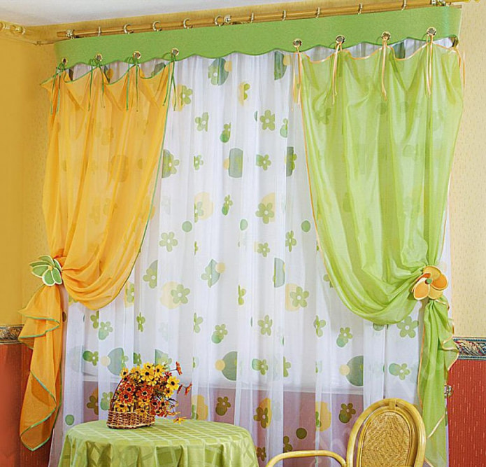 Gelbgrüner Vorhang