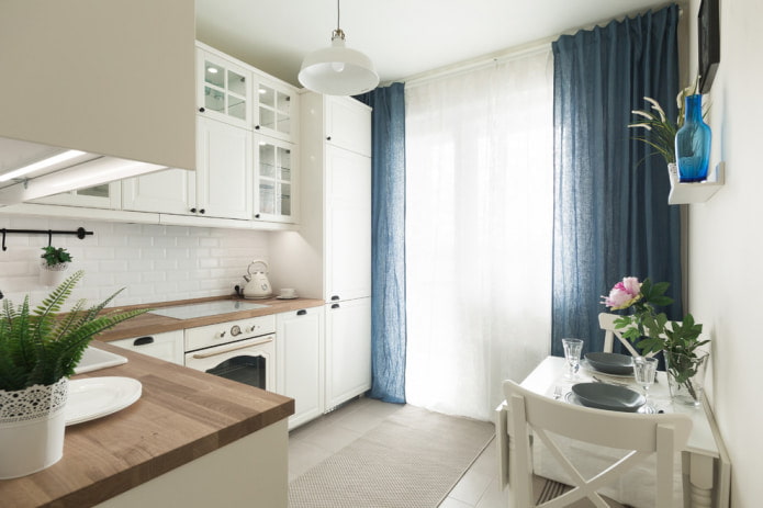 curtains in the kitchen