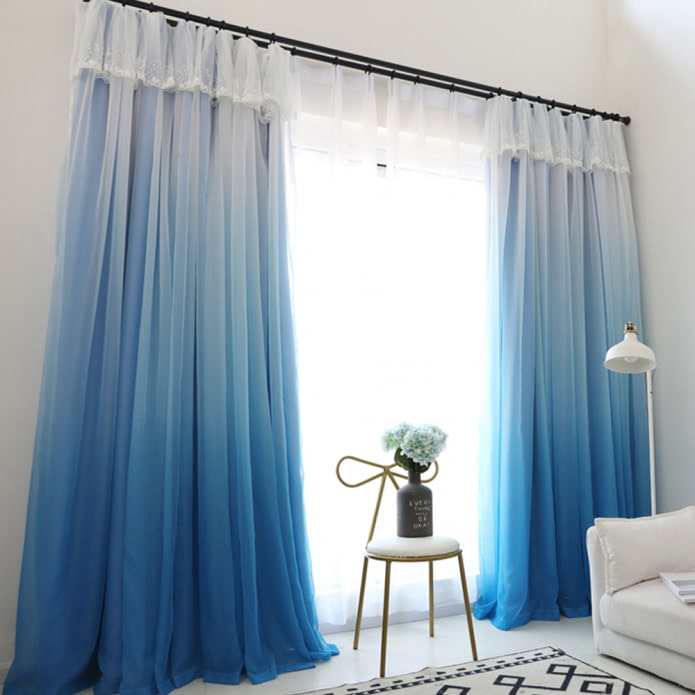 fehér-kék színátmenet a függönyökön