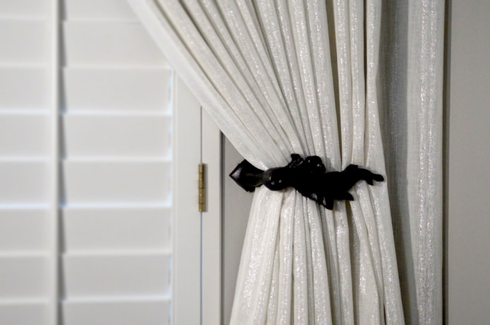 Curtain clip