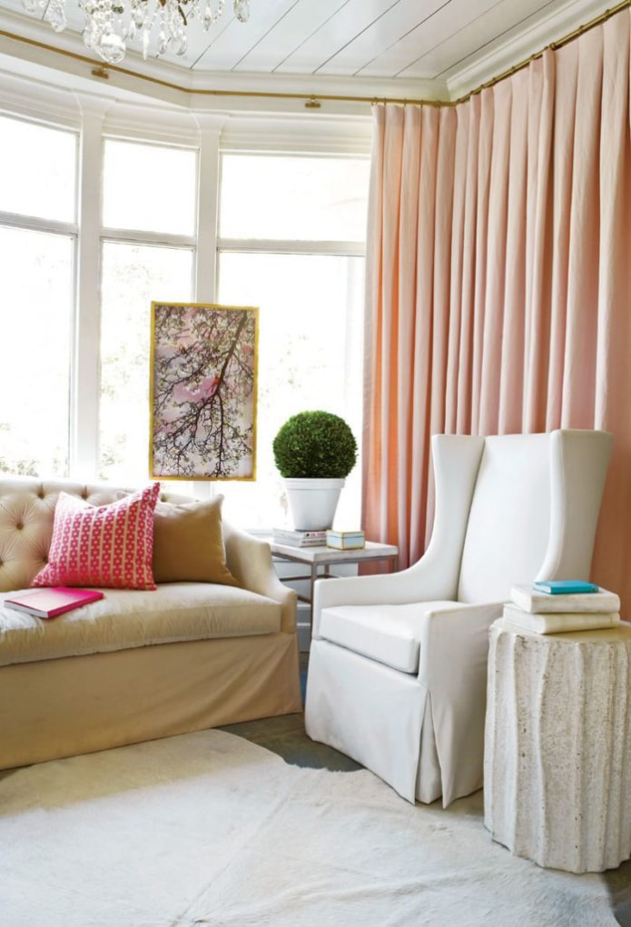 rózsaszín függöny a nappaliban