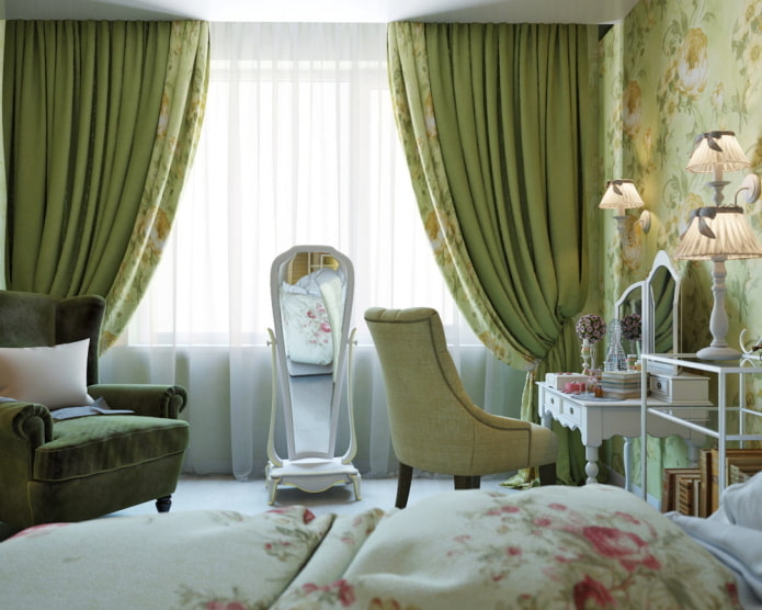 grüne Vorhänge im Schlafzimmer im Provence-Stil