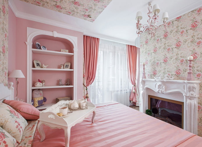 ผ้าม่านสีชมพูในห้องนอนในสไตล์โปรวองซ์