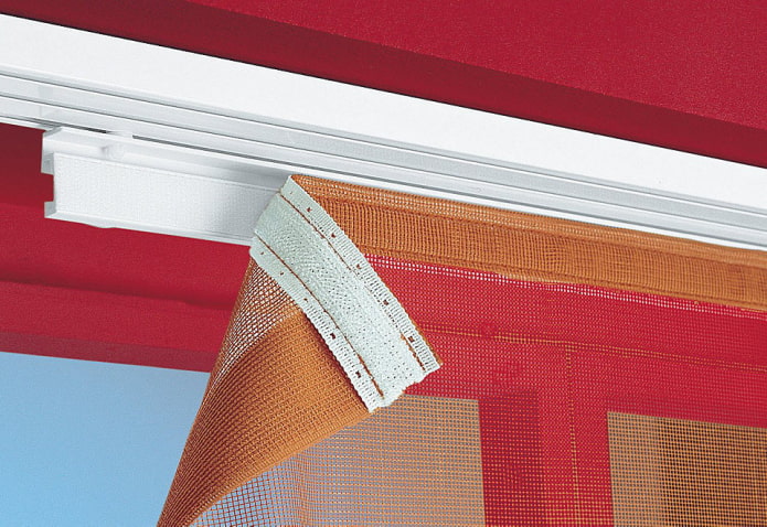 fastening curtains to the cornice