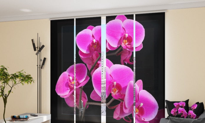 mga kurtina ng Hapon na may orchid