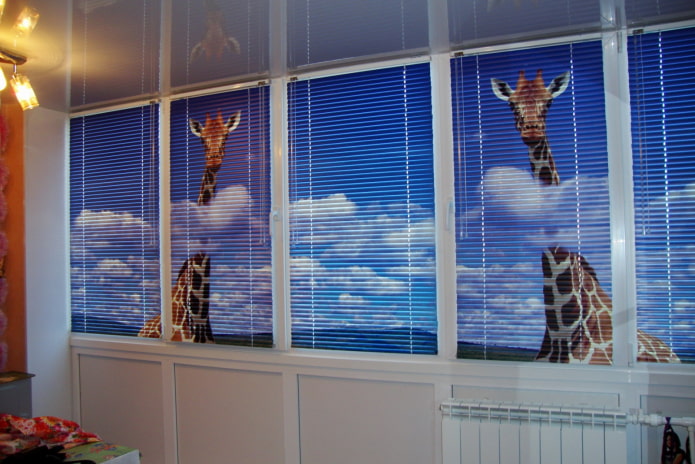 3d blinds with a picture of a giraffe